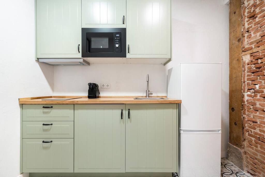 Flat In Lavapies At Street Level S23c Appartement *